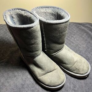 Uggs- Women’s Classic short II boots size 7